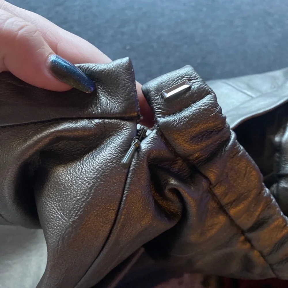 Genuine leather pants size 10- silver - Picture 5 of 7